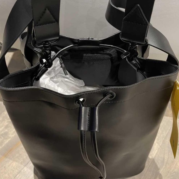 Lole black bucket bag, NWT. - Picture 2 of 4